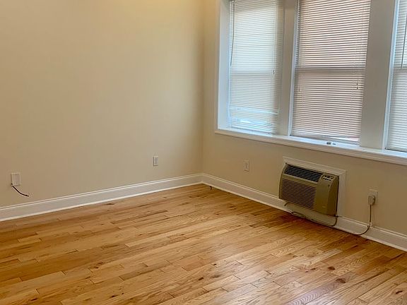 3rd image of 527 S 42nd St APT 1F