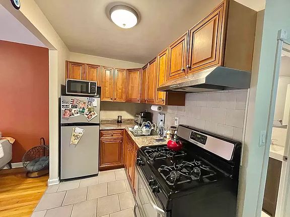 3rd image of 20-17 46th St