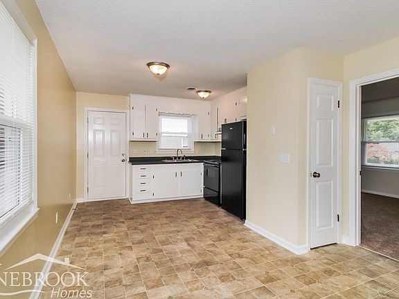 3rd image of 328 Galbra St