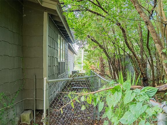 39th image of 311 S THOMPSON AVENUE