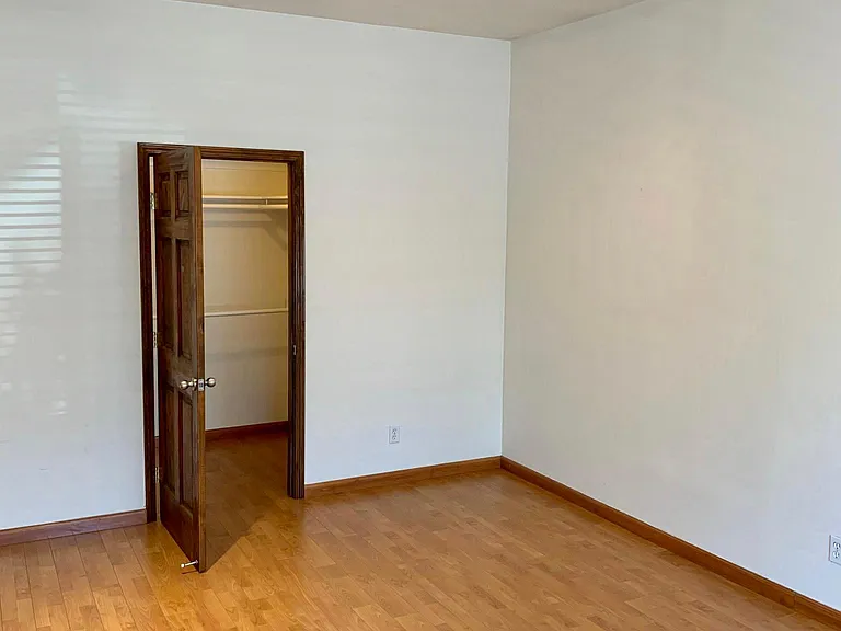 549 N Martel Ave — Photo 18