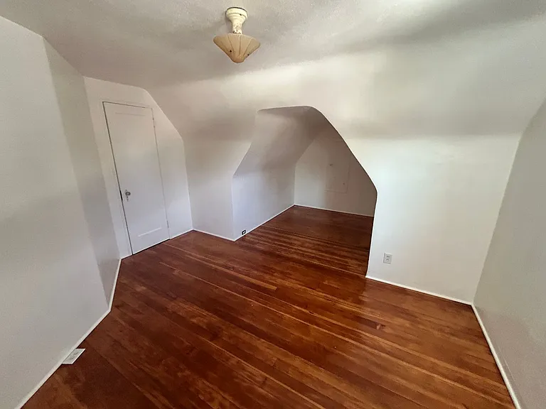 225 Sunset Blvd — Photo 19
