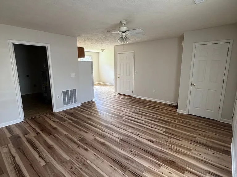 801 N Garfield St — Photo 2