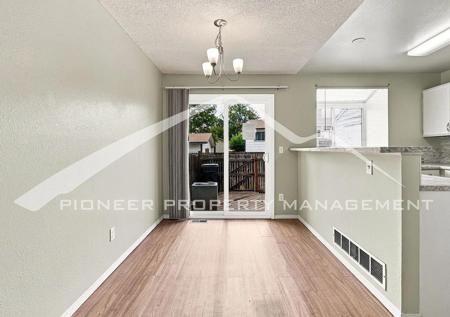 Spacious Condo with Washer/Dryer and Central AC — Photo 4