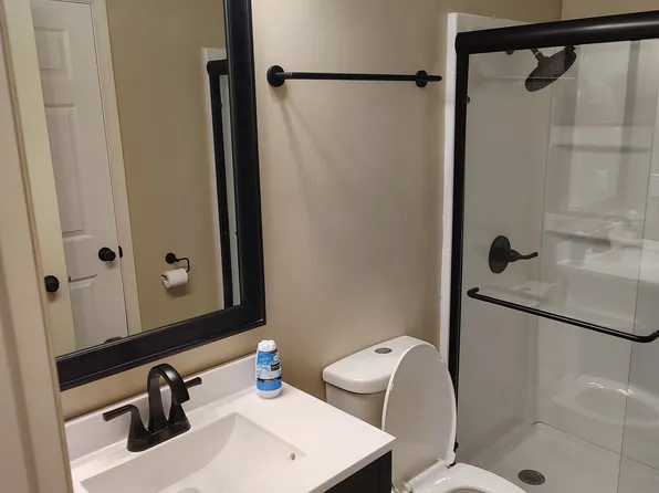 1353 N 2nd St #4, Chillicothe, IL 61523