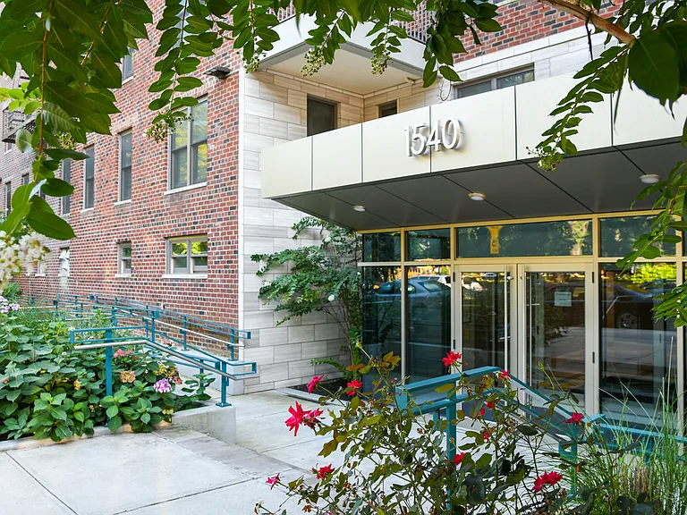 1540 Pelham Pkwy S #4G — Photo 10