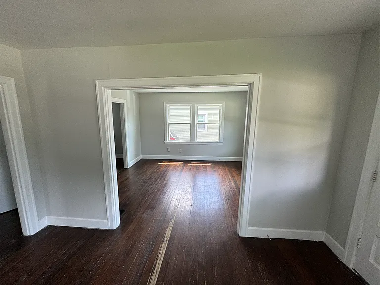 141 Brown Ave — Photo 3