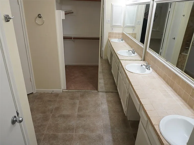 31 N Lakeridge Cir — Photo 13