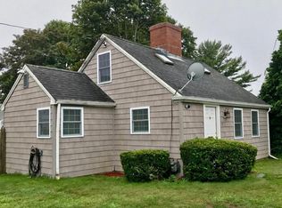 7 Dartmouth St, Hyannis, MA 02601