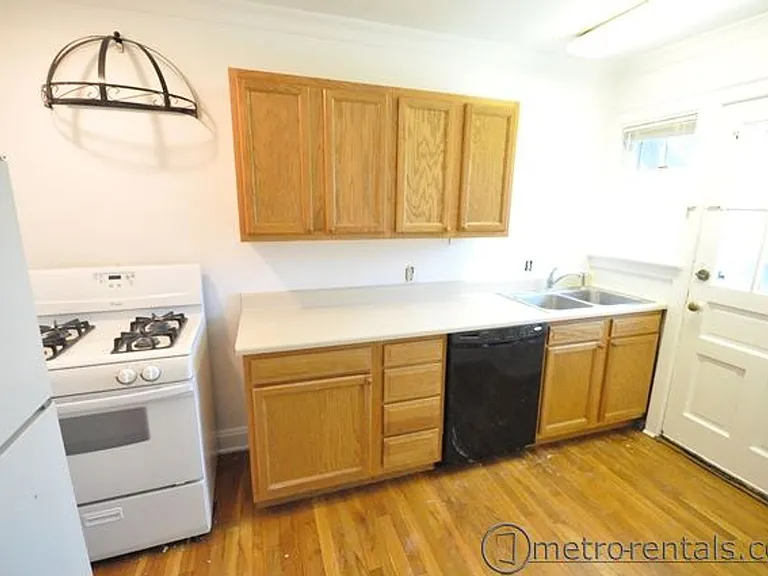 3201 Indianola Ave #A-B — Photo 7