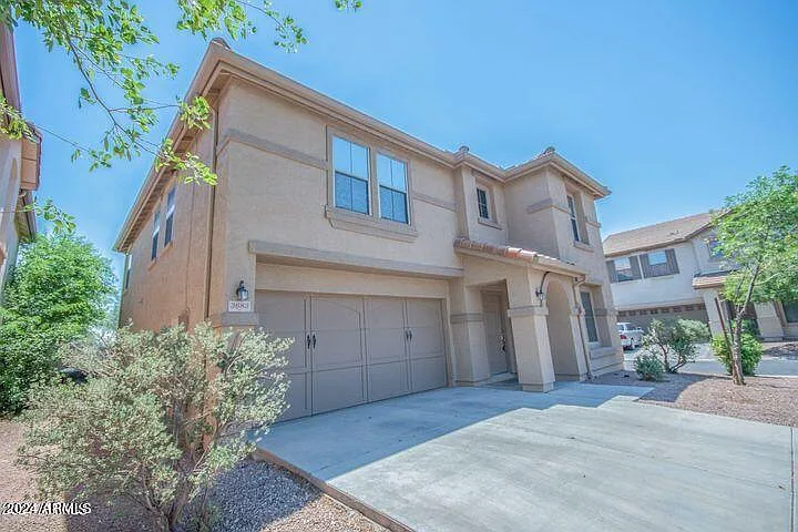 4 bed, 2.5 bath, 2430 sqft, $2,600 — Photo 2