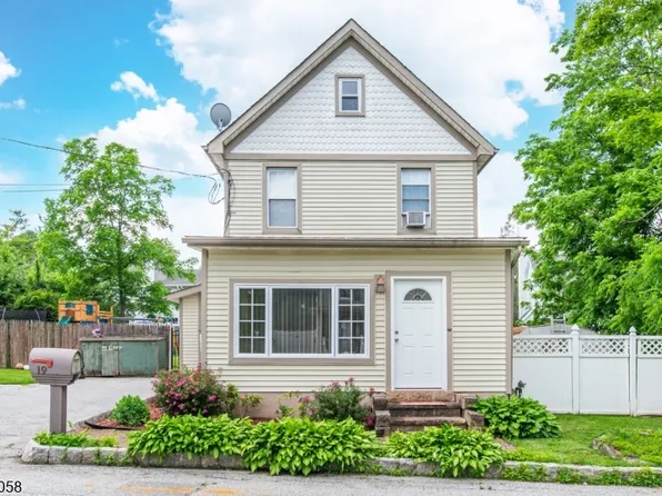 19 Card St, Hamburg Boro, NJ 07419