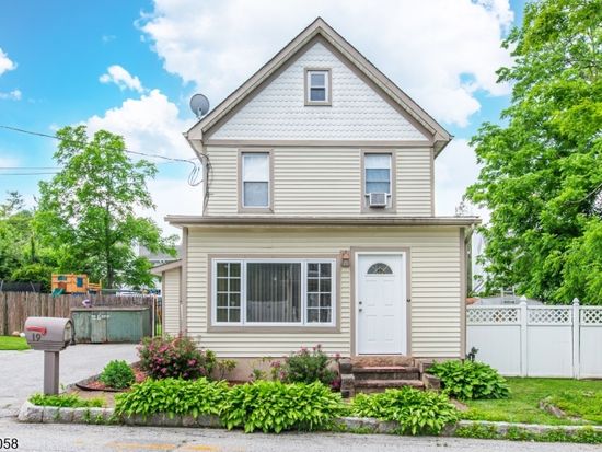 19 Card St, Hamburg, NJ 07419