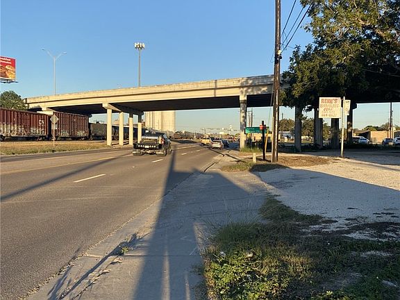 5th image of 724 W Front St