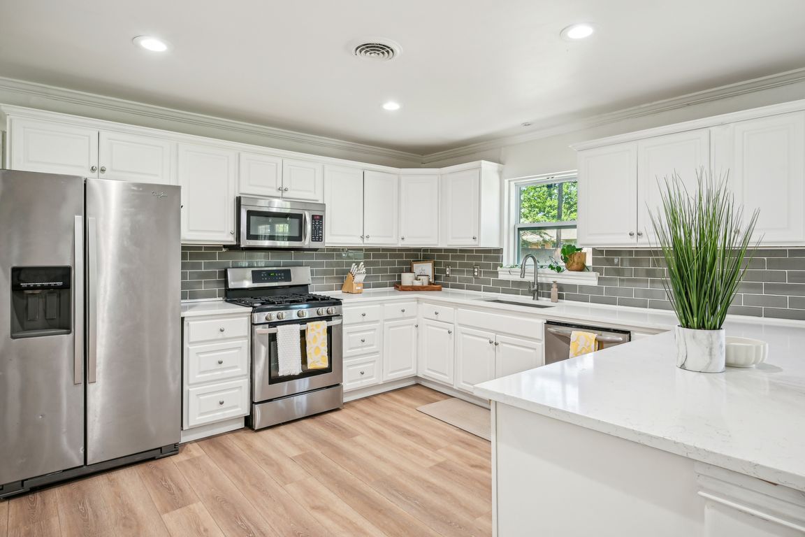 Phyllis Ln-2204-013.jpg