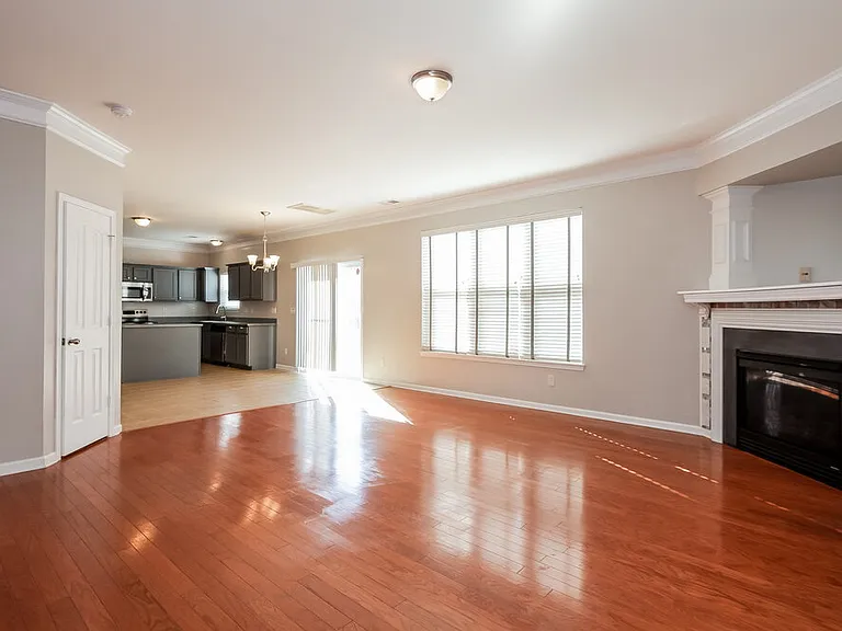 7913 Bushy Creek Dr — Photo 6