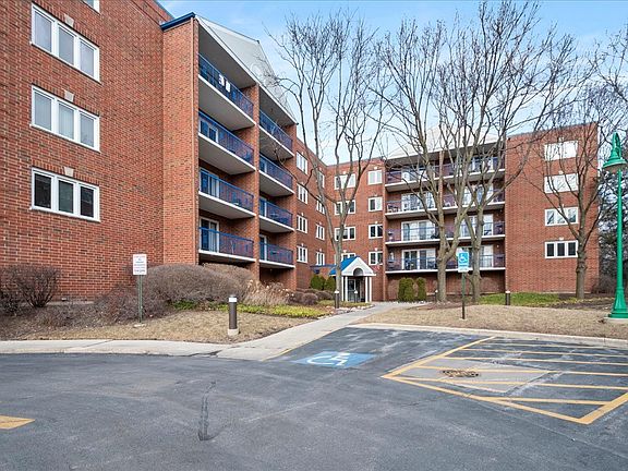 2nd image of 6755 N Milwaukee Ave APT 404