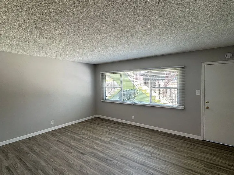 1134 Raymond Ave — Photo 6