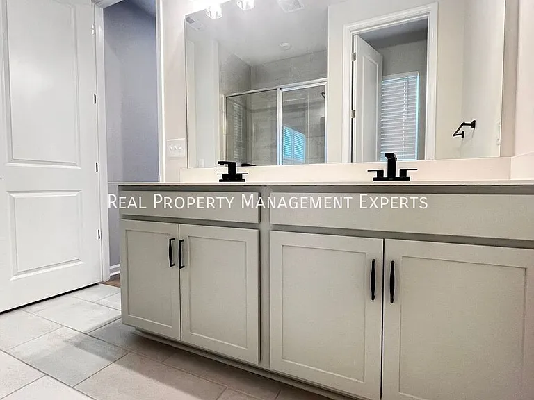 3162 Hutton Gardens Ln — Photo 11