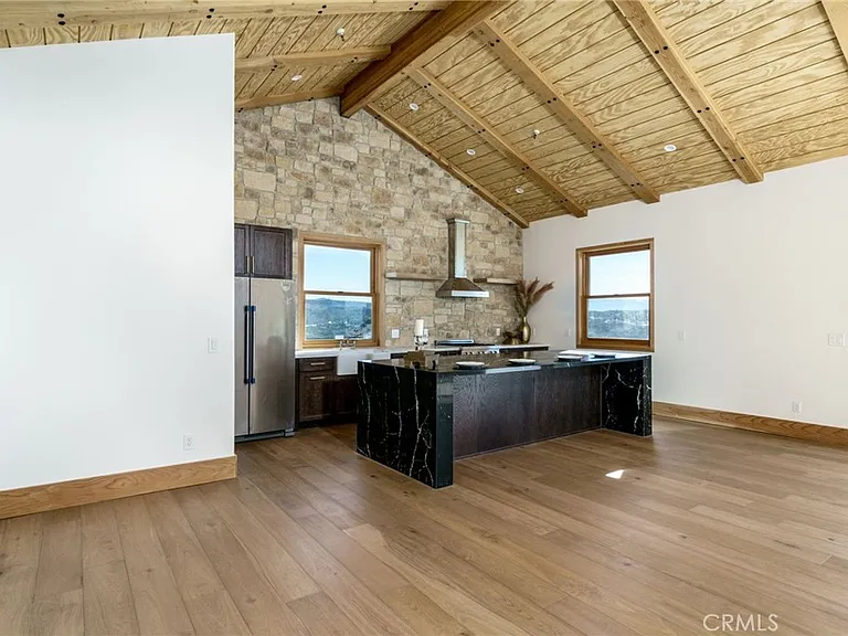 37219 Quarter Valley Rd — Photo 11
