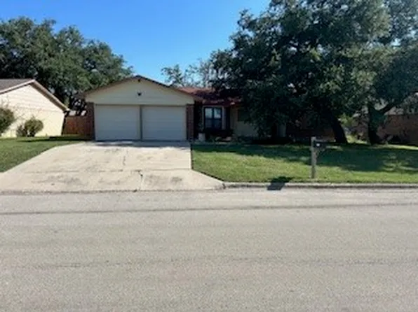 3512 Arrowhead Dr, Brownwood, TX 76801
