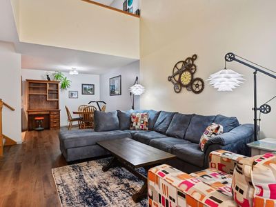 1327 Council Oaks Dr, Minneapolis, MN, 55432