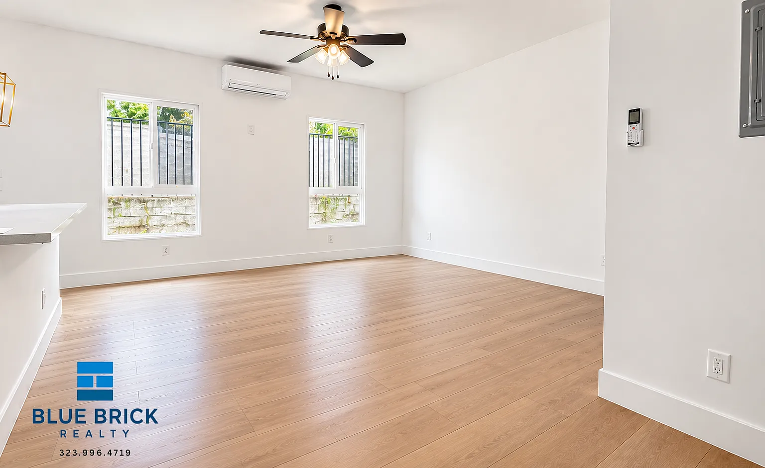 Bright & Spacious Hollywood Hills Studio | In-Unit Laundry, Central A/C & Pet-Friendly — Photo 2