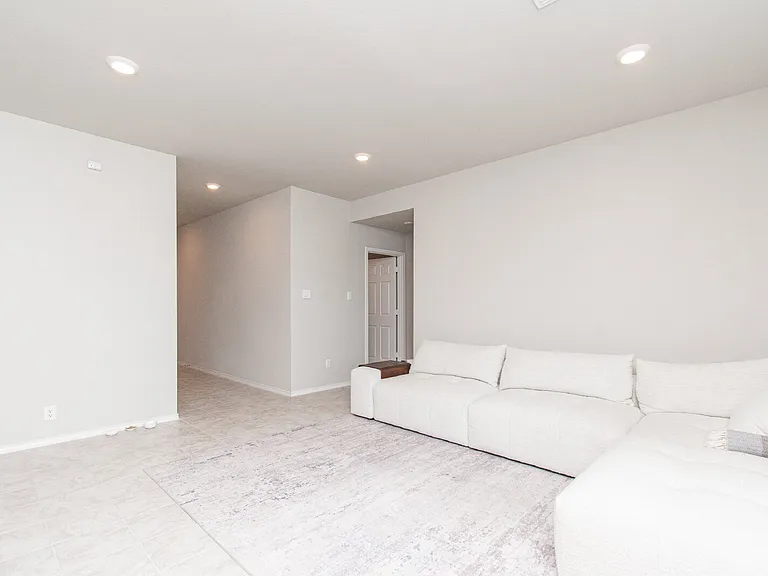1309 Prairie Clover Rd — Photo 3