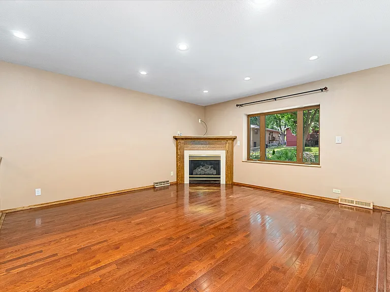 2317 S Bahnson Ave — Photo 2