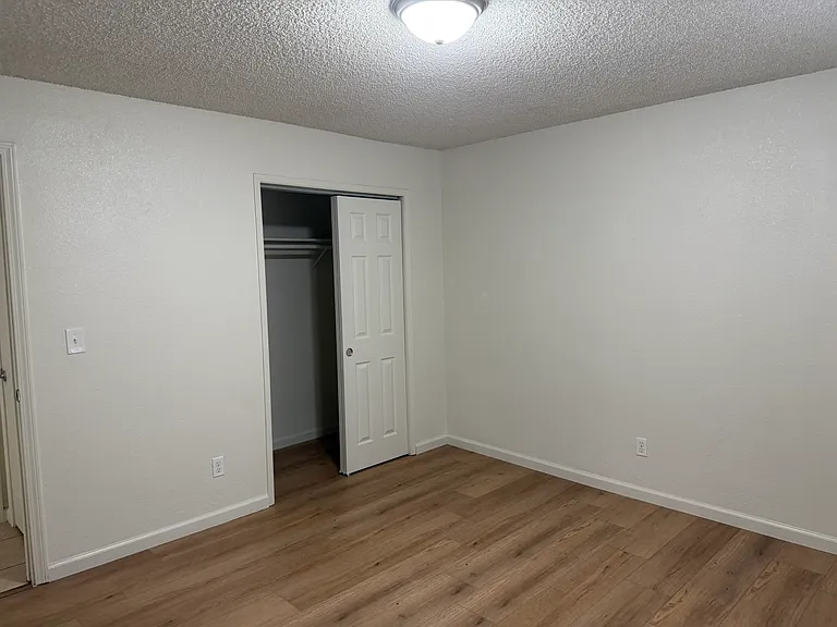 2241 N Chestnut Ave #103 — Photo 9