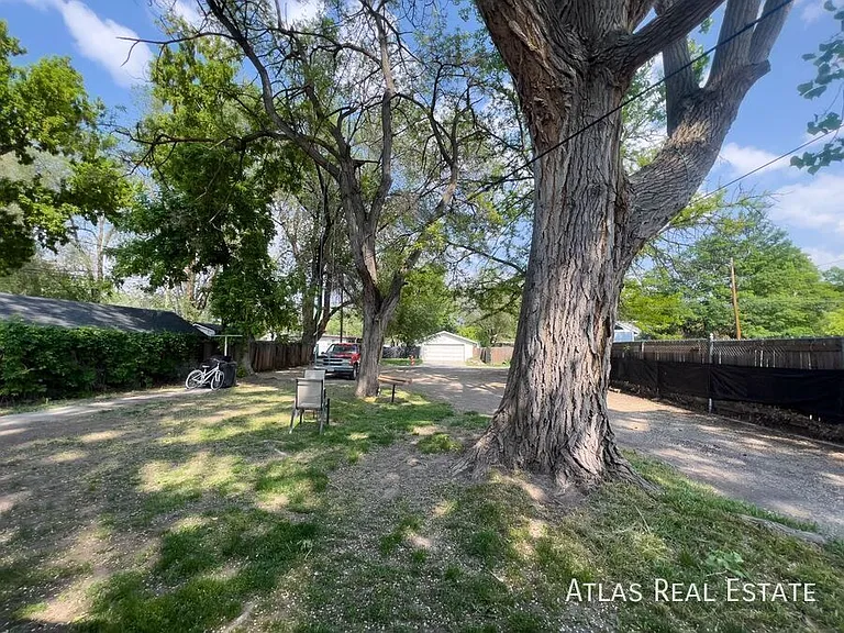 1457 Roberta St — Photo 27