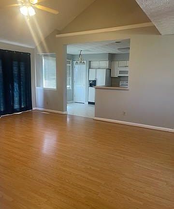 3rd image of 264 Sassafras Dr