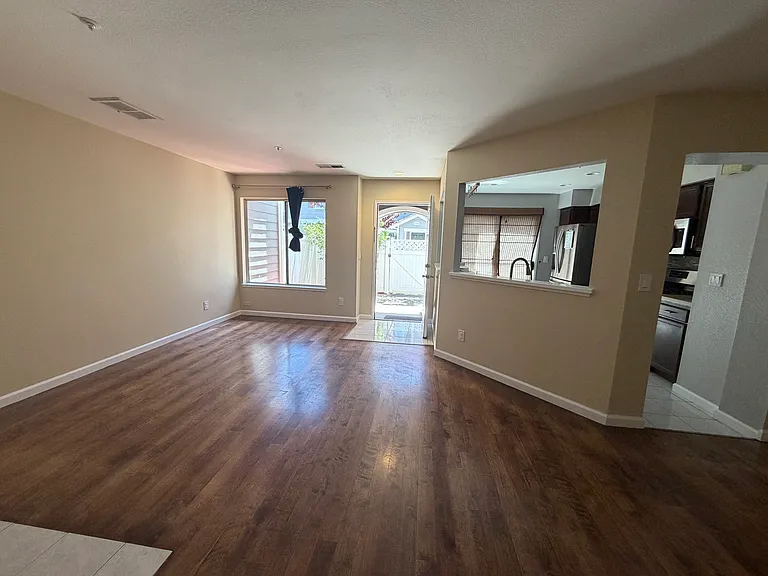 5740 Caprice Cmn — Photo 7