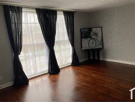 3 bed, 1250 sqft, $1,450 — Photo 2