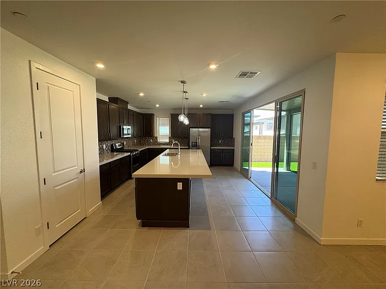 3262 Fountaintree Ave — Photo 6