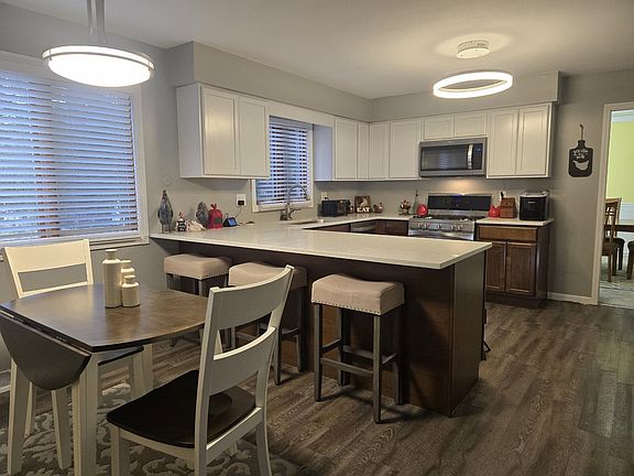 2nd image of 1208 Roxbury Close