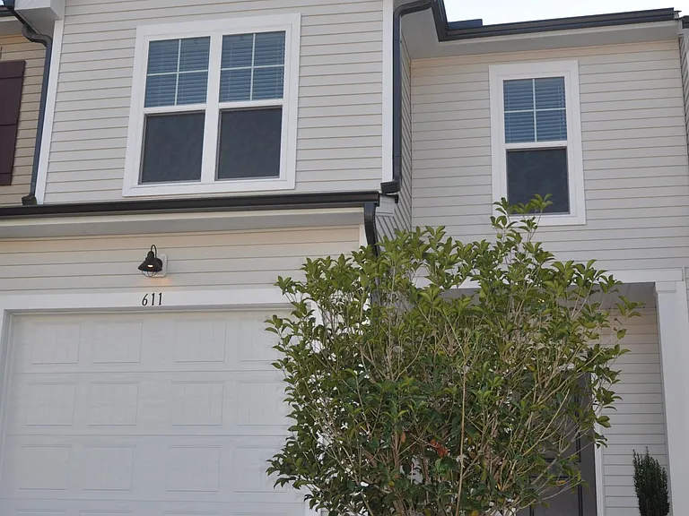 611 Bucknell Way — Photo 2