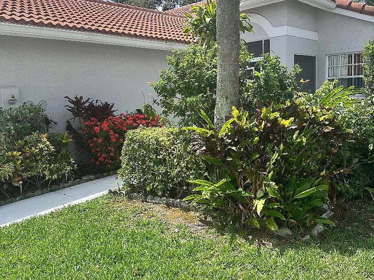 8108 Summer Shores Dr — Photo 2