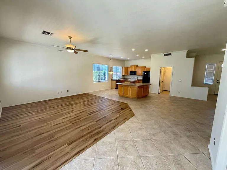 885 W Aloe Pl — Photo 5
