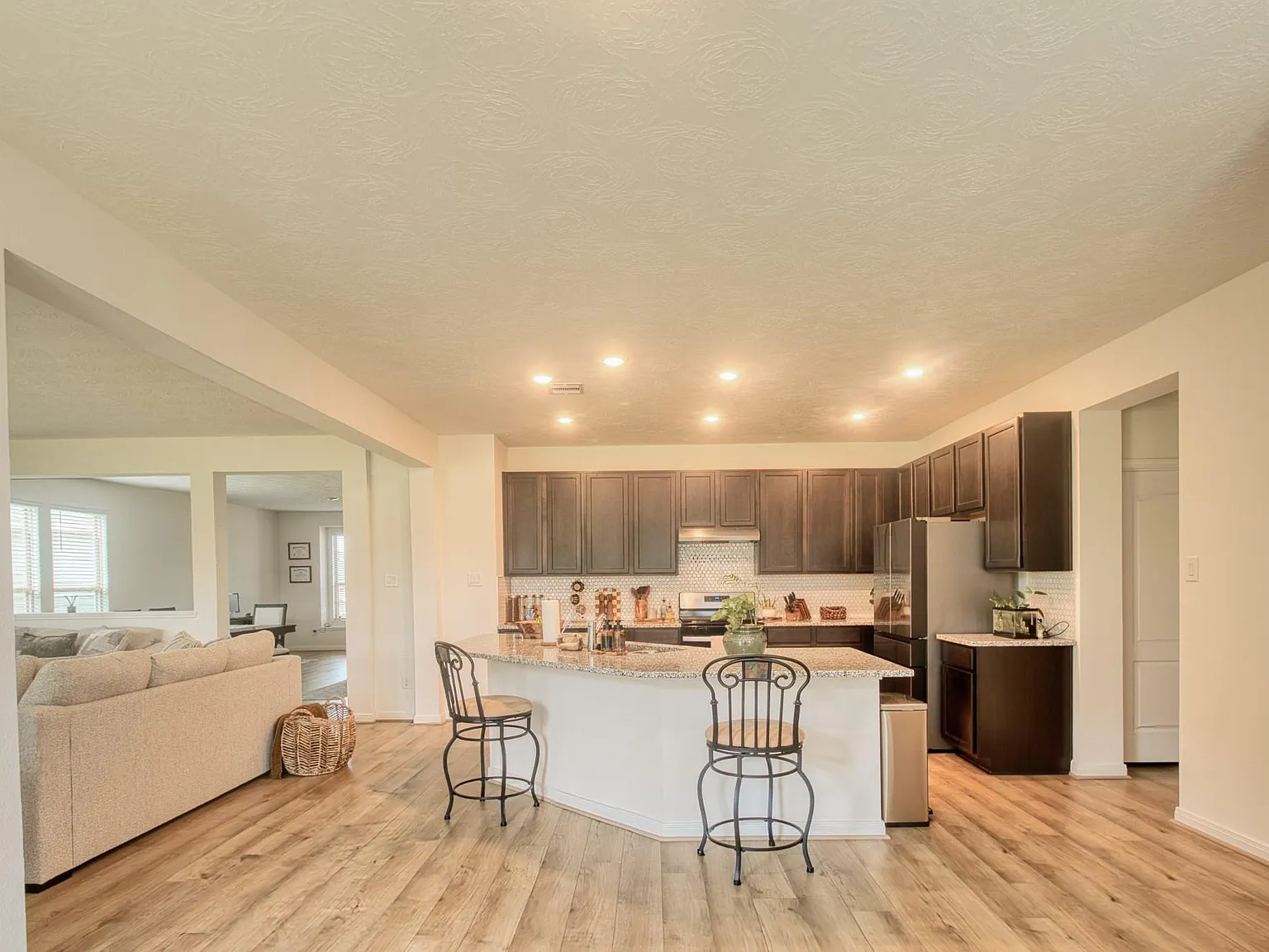 3 bed, 2.5 bath, 2924 sqft, $2,800 — Photo 1