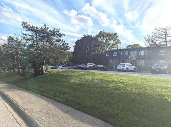 10090 S 84th Ter APT 306, Palos Hills, IL 60465