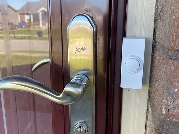 3rd image of 880 Tecumseh Dr