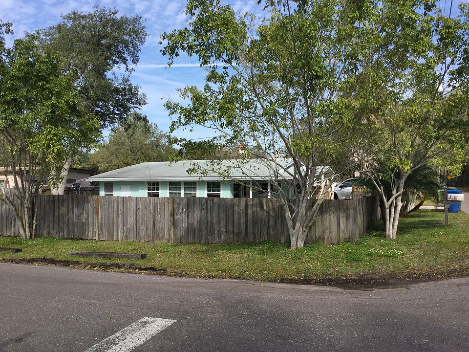 Corner lot