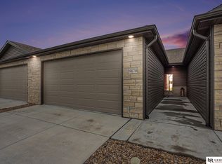 9870 Del Rio Dr, Lincoln, NE 68516