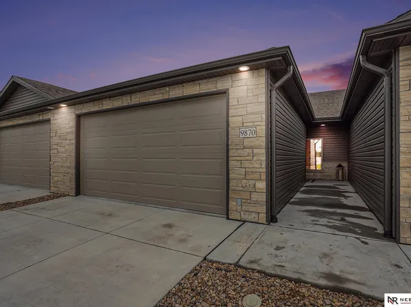 9870 Del Rio Dr, Lincoln, NE 68516
