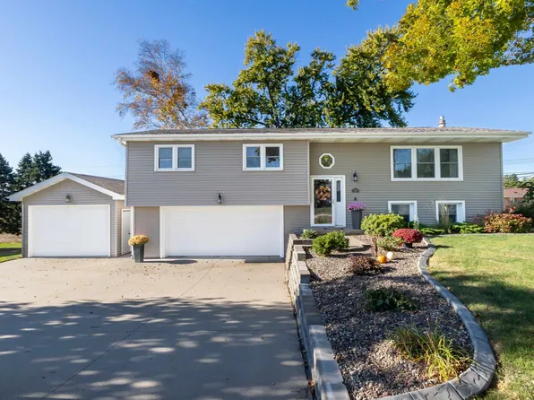 739 Kelly Ln, Dubuque, IA 52003