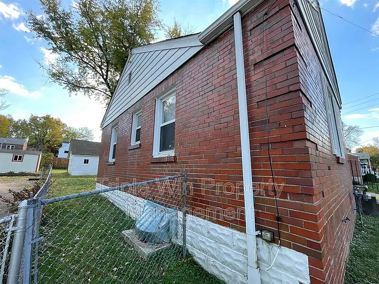 1004 N New Florissant Rd — Photo 4