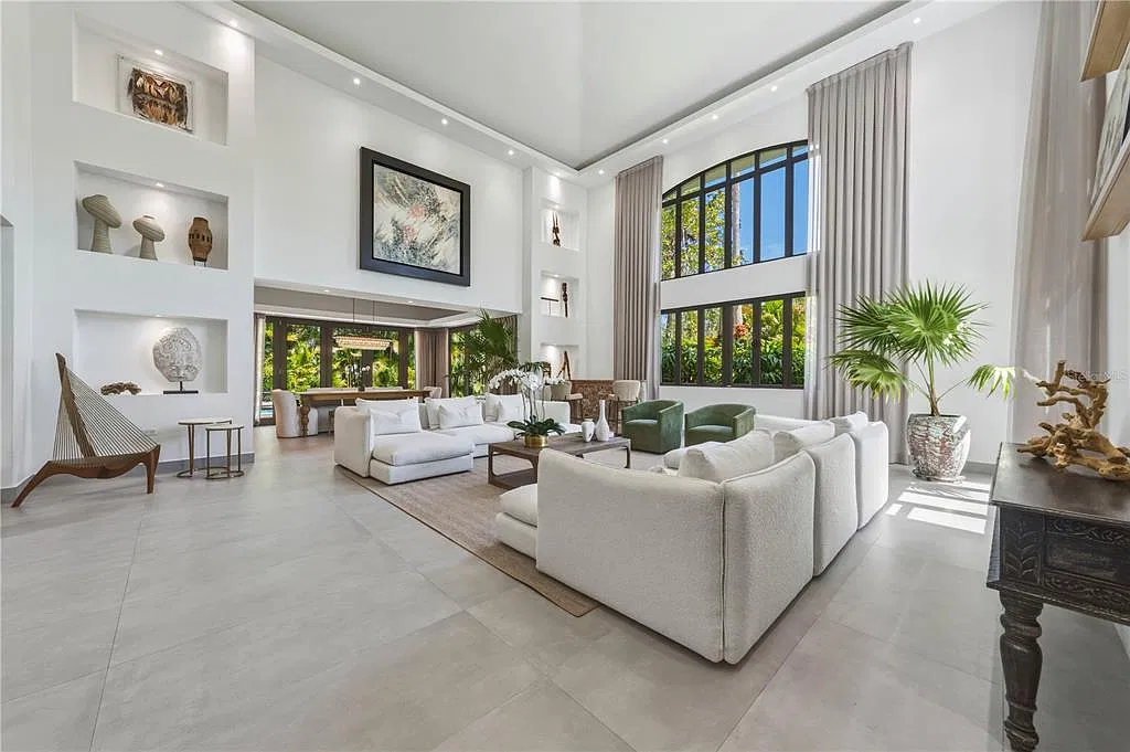 6 bed, 7.5 bath, 8095 sqft, $39,500 — Photo 3