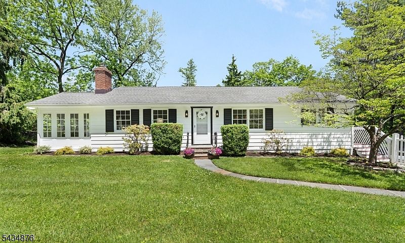 1st image of 109-111 Anderson Hill Rd
