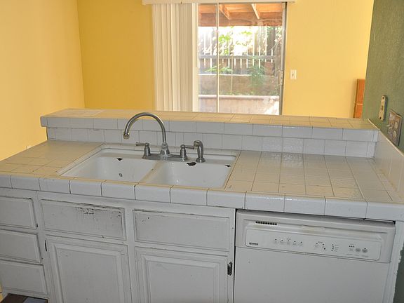 5th image of 857 Encino Pl